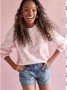 Francesca’s Bettie pink floral  Sweatshirt size L